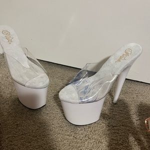 Flamingo-801

Color: Clear/White
Size: 12